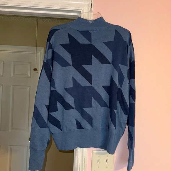 Blue Houndstooth Turtleneck Sweater 💙 - Picture 2 of 5